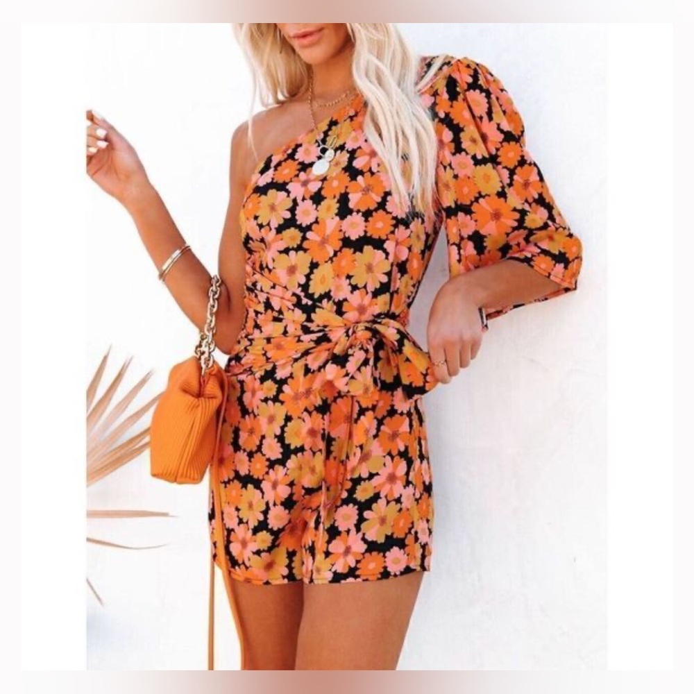 NWT Skylar Rose Floral One-Shoulder Romper in Orange and Black size Large